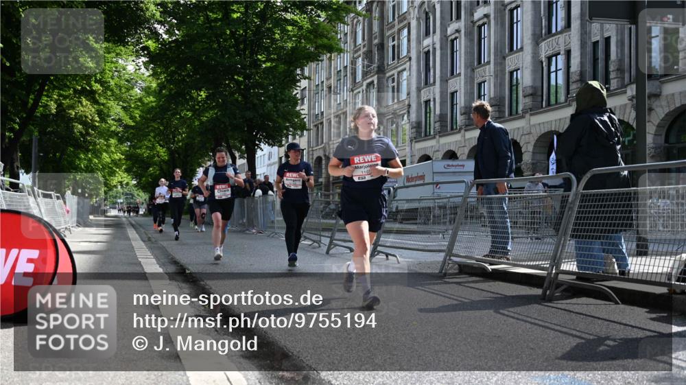 14.06.2026 - REWE Women's Run J. Mangold http://msf.ph/oto/9755194 14.06.2026 10:15:51 Ziel 10037, 10143, 10179, 10289, 11072, 11085 meine-sportfotos.de