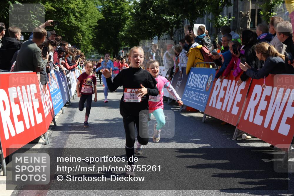 14.06.2026 - REWE Women's Run Strokosch-Dieckow http://msf.ph/oto/9755261 14.06.2026 11:37:09 Ziel 116, 149, 178, 183, 235, 251, 277, 278, 313, 355, 363 meine-sportfotos.de