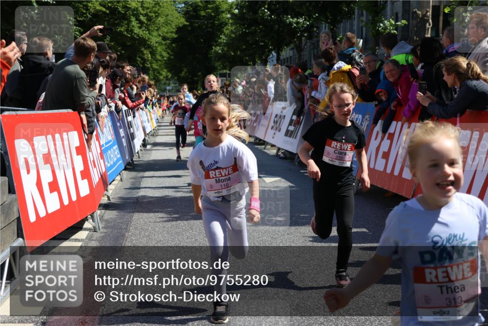 14.06.2026 - REWE Women's Run Strokosch-Dieckow http://msf.ph/oto/9755280 14.06.2026 11:37:07 Ziel 116, 149, 178, 183, 193, 235, 251, 278, 313, 355, 363 meine-sportfotos.de