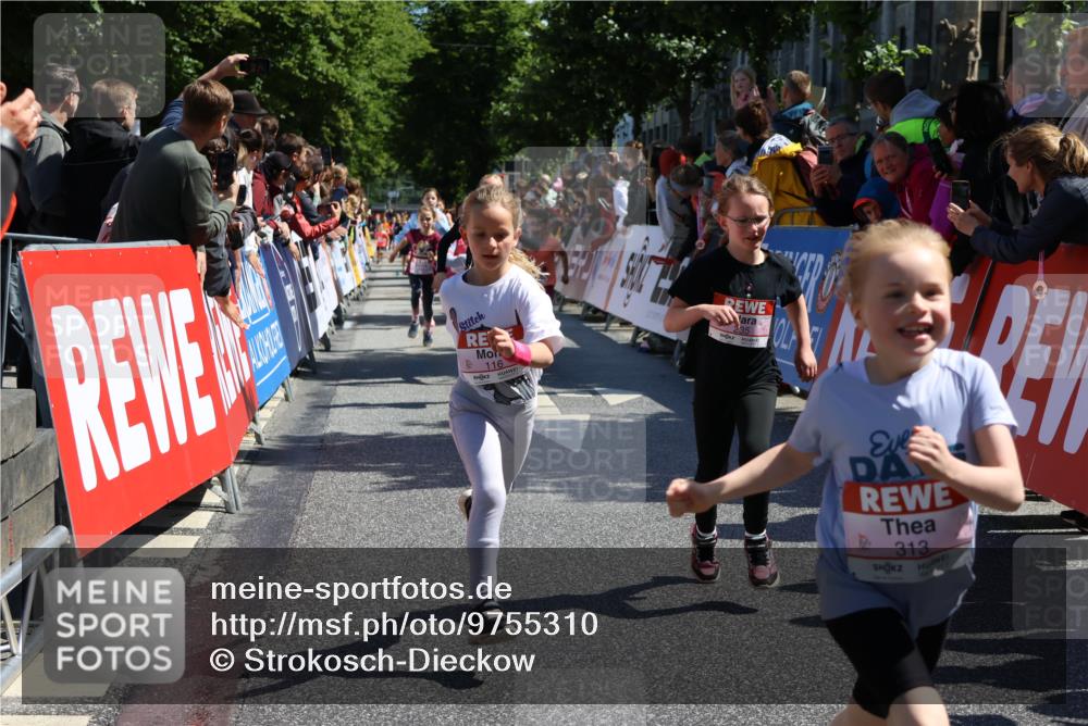 14.06.2026 - REWE Women's Run Strokosch-Dieckow http://msf.ph/oto/9755310 14.06.2026 11:37:07 Ziel 116, 149, 178, 183, 193, 235, 251, 278, 313, 355, 363 meine-sportfotos.de