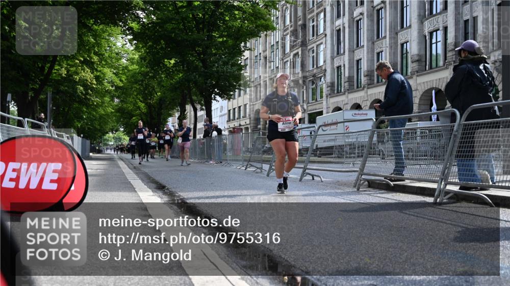 14.06.2026 - REWE Women's Run J. Mangold http://msf.ph/oto/9755316 14.06.2026 10:16:46 Ziel 10829 meine-sportfotos.de