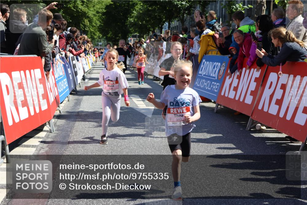 14.06.2026 - REWE Women's Run Strokosch-Dieckow http://msf.ph/oto/9755335 14.06.2026 11:37:07 Ziel 116, 149, 178, 183, 193, 235, 251, 278, 313, 355, 363 meine-sportfotos.de
