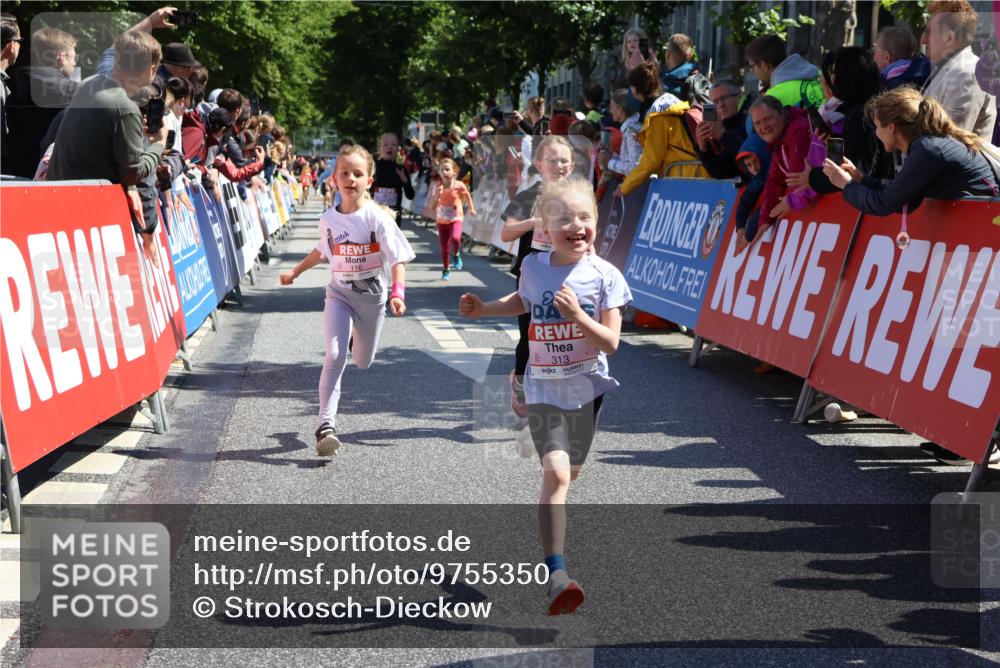 14.06.2026 - REWE Women's Run Strokosch-Dieckow http://msf.ph/oto/9755350 14.06.2026 11:37:07 Ziel 116, 149, 178, 183, 193, 235, 251, 278, 313, 355, 363 meine-sportfotos.de
