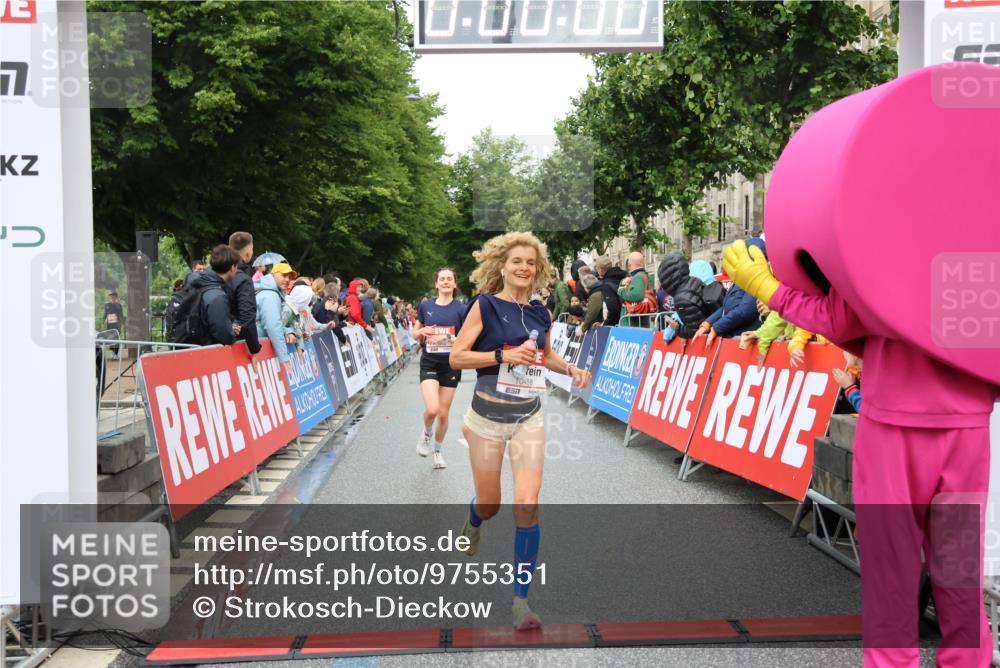 14.06.2026 - REWE Women's Run Strokosch-Dieckow http://msf.ph/oto/9755351 14.06.2026 09:47:26 Ziel 10386, 10488, 10994 meine-sportfotos.de