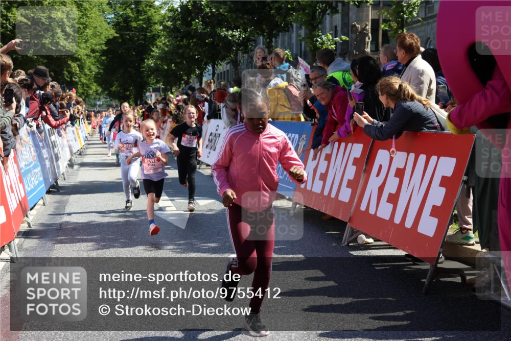14.06.2026 - REWE Women's Run Strokosch-Dieckow http://msf.ph/oto/9755412 14.06.2026 11:37:05 Ziel 116, 136, 149, 178, 193, 235, 251, 278, 313, 354, 359, 363, 367 meine-sportfotos.de