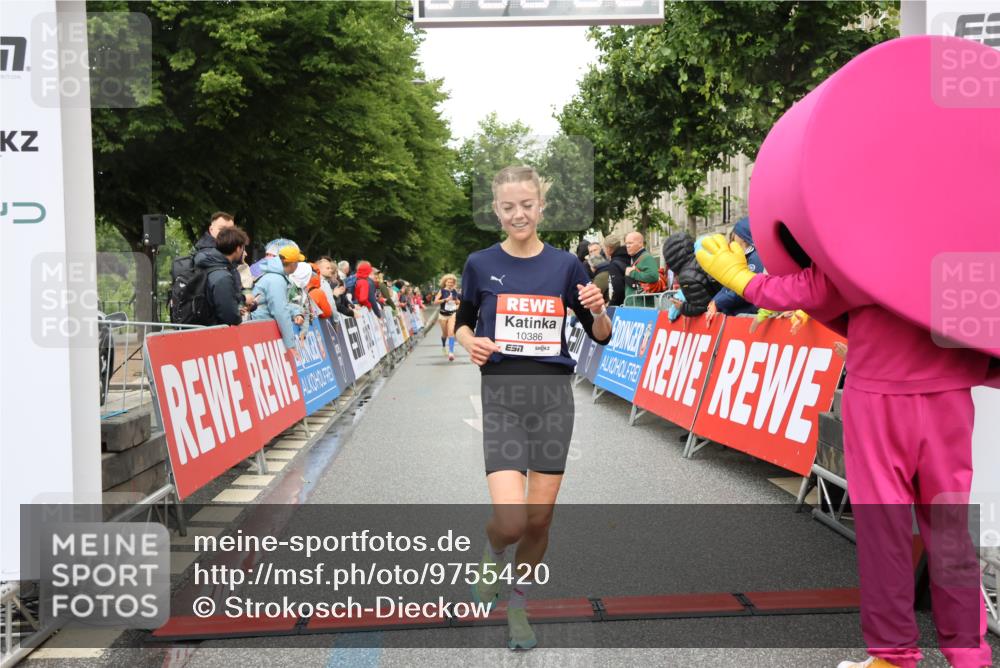 14.06.2026 - REWE Women's Run Strokosch-Dieckow http://msf.ph/oto/9755420 14.06.2026 09:47:21 Ziel 10386, 10601 meine-sportfotos.de