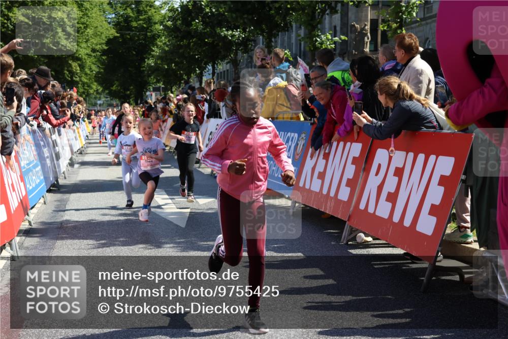 14.06.2026 - REWE Women's Run Strokosch-Dieckow http://msf.ph/oto/9755425 14.06.2026 11:37:05 Ziel 116, 136, 149, 178, 193, 235, 251, 278, 313, 354, 359, 363, 367 meine-sportfotos.de