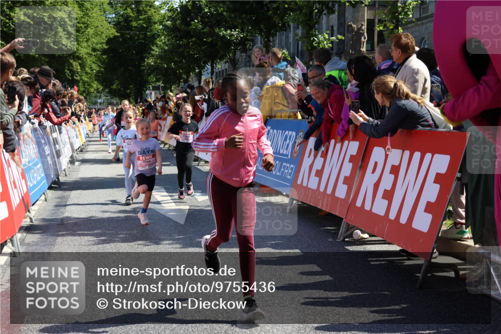 14.06.2026 - REWE Women's Run Strokosch-Dieckow http://msf.ph/oto/9755436 14.06.2026 11:37:05 Ziel 116, 136, 149, 178, 193, 235, 251, 278, 313, 354, 359, 363, 367 meine-sportfotos.de