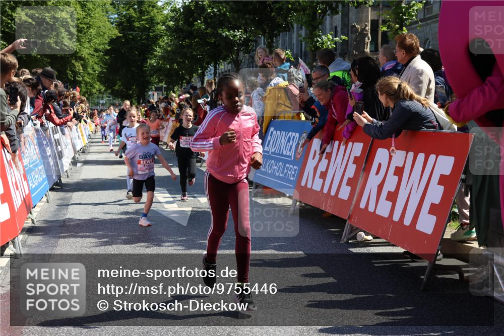 14.06.2026 - REWE Women's Run Strokosch-Dieckow http://msf.ph/oto/9755446 14.06.2026 11:37:05 Ziel 116, 136, 149, 178, 193, 235, 251, 278, 313, 354, 359, 363, 367 meine-sportfotos.de