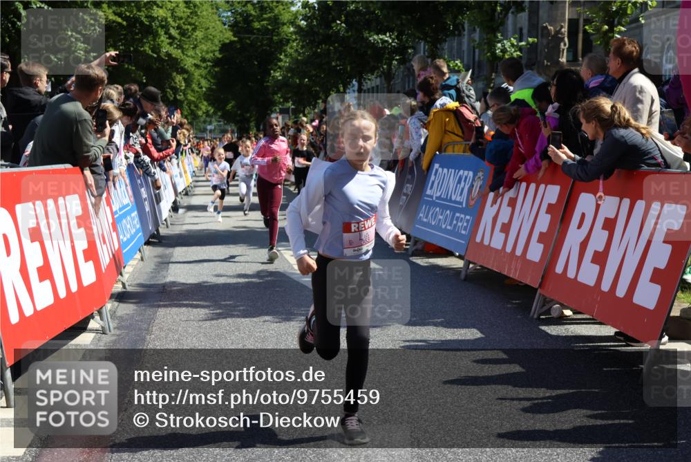14.06.2026 - REWE Women's Run Strokosch-Dieckow http://msf.ph/oto/9755459 14.06.2026 11:37:03 Ziel 136, 149, 168, 193, 251, 313, 354, 359, 363, 367 meine-sportfotos.de