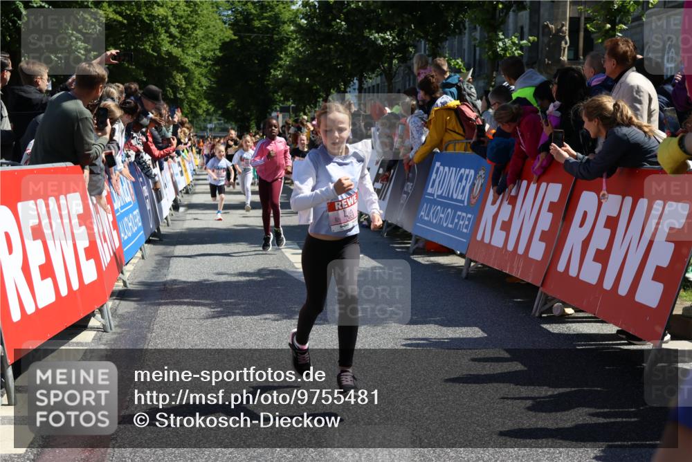 14.06.2026 - REWE Women's Run Strokosch-Dieckow http://msf.ph/oto/9755481 14.06.2026 11:37:03 Ziel 136, 149, 168, 193, 251, 313, 354, 359, 363, 367 meine-sportfotos.de