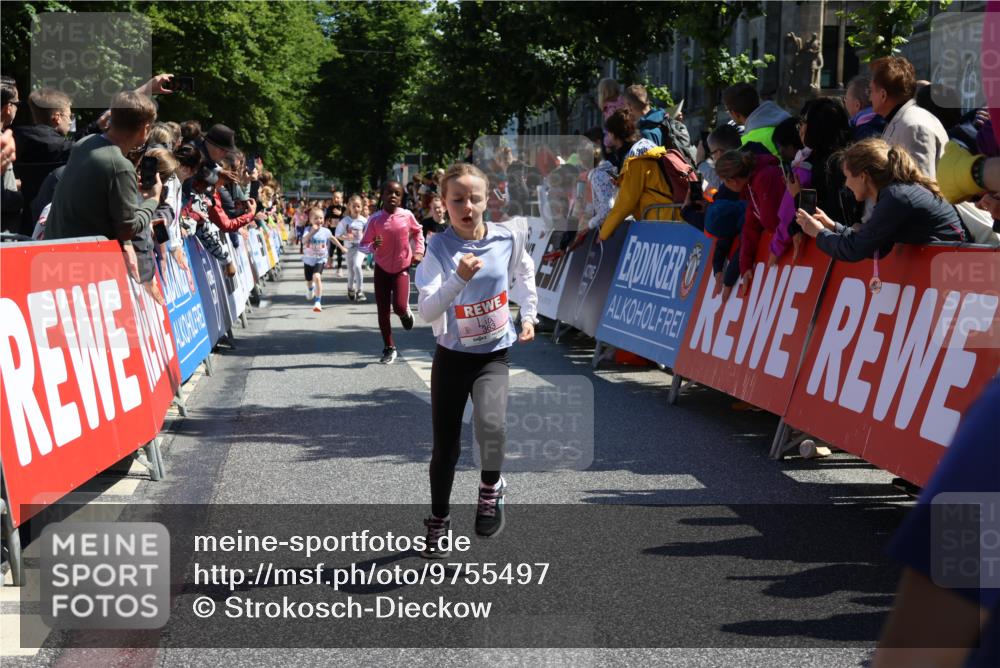 14.06.2026 - REWE Women's Run Strokosch-Dieckow http://msf.ph/oto/9755497 14.06.2026 11:37:03 Ziel 136, 149, 168, 193, 251, 313, 354, 359, 363, 367 meine-sportfotos.de