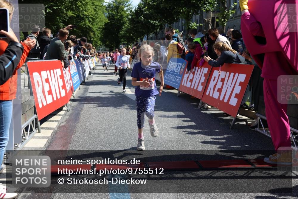 14.06.2026 - REWE Women's Run Strokosch-Dieckow http://msf.ph/oto/9755512 14.06.2026 11:37:01 Ziel 136, 168, 193, 251, 354, 359, 363, 367 meine-sportfotos.de