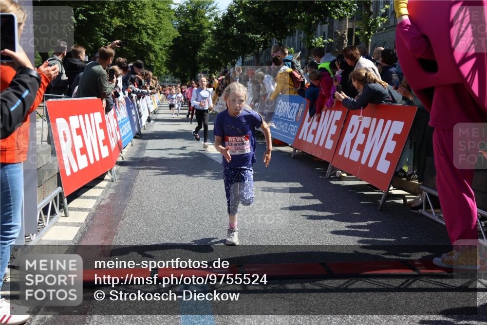 14.06.2026 - REWE Women's Run Strokosch-Dieckow http://msf.ph/oto/9755524 14.06.2026 11:37:01 Ziel 136, 168, 193, 251, 354, 359, 363, 367 meine-sportfotos.de