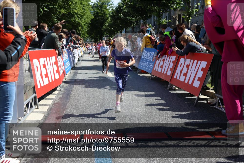 14.06.2026 - REWE Women's Run Strokosch-Dieckow http://msf.ph/oto/9755559 14.06.2026 11:37:01 Ziel 136, 168, 193, 251, 354, 359, 363, 367 meine-sportfotos.de