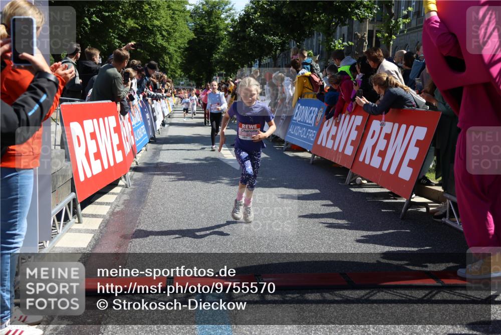 14.06.2026 - REWE Women's Run Strokosch-Dieckow http://msf.ph/oto/9755570 14.06.2026 11:37:01 Ziel 136, 168, 193, 251, 354, 359, 363, 367 meine-sportfotos.de