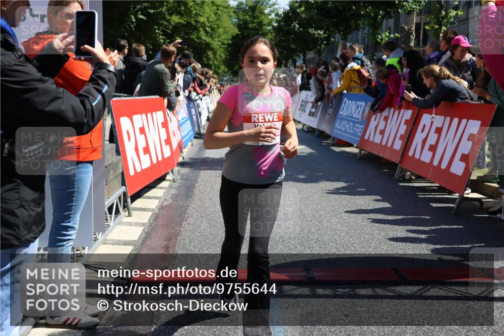 14.06.2026 - REWE Women's Run Strokosch-Dieckow http://msf.ph/oto/9755644 14.06.2026 11:36:59 Ziel 136, 168, 184, 193, 204, 251, 354, 359, 363, 367 meine-sportfotos.de