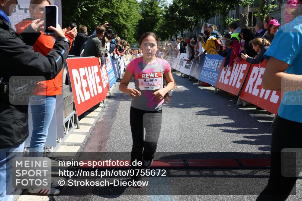 14.06.2026 - REWE Women's Run Strokosch-Dieckow http://msf.ph/oto/9755672 14.06.2026 11:36:59 Ziel 136, 168, 184, 193, 204, 251, 354, 359, 363, 367 meine-sportfotos.de