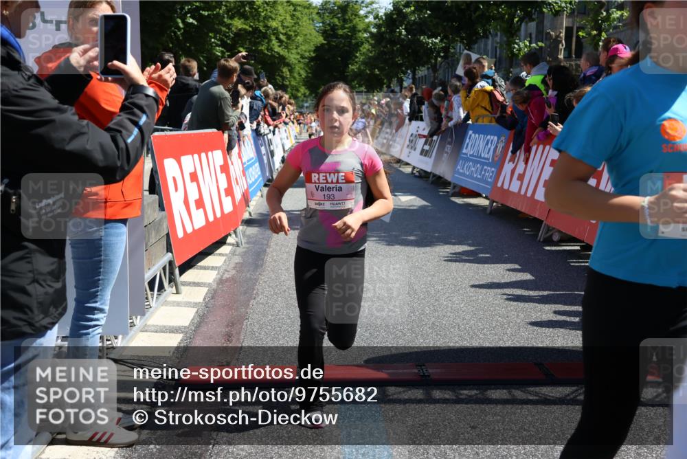 14.06.2026 - REWE Women's Run Strokosch-Dieckow http://msf.ph/oto/9755682 14.06.2026 11:36:59 Ziel 136, 168, 184, 193, 204, 251, 354, 359, 363, 367 meine-sportfotos.de