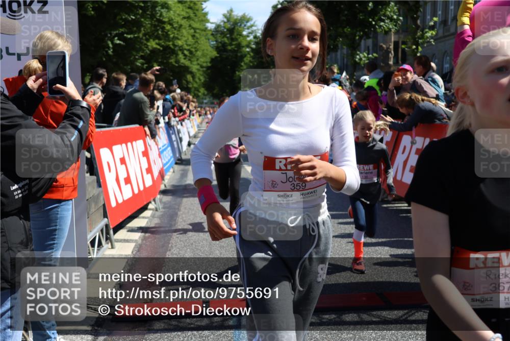 14.06.2026 - REWE Women's Run Strokosch-Dieckow http://msf.ph/oto/9755691 14.06.2026 11:36:58 Ziel 136, 158, 168, 184, 193, 204, 251, 354, 359, 367 meine-sportfotos.de