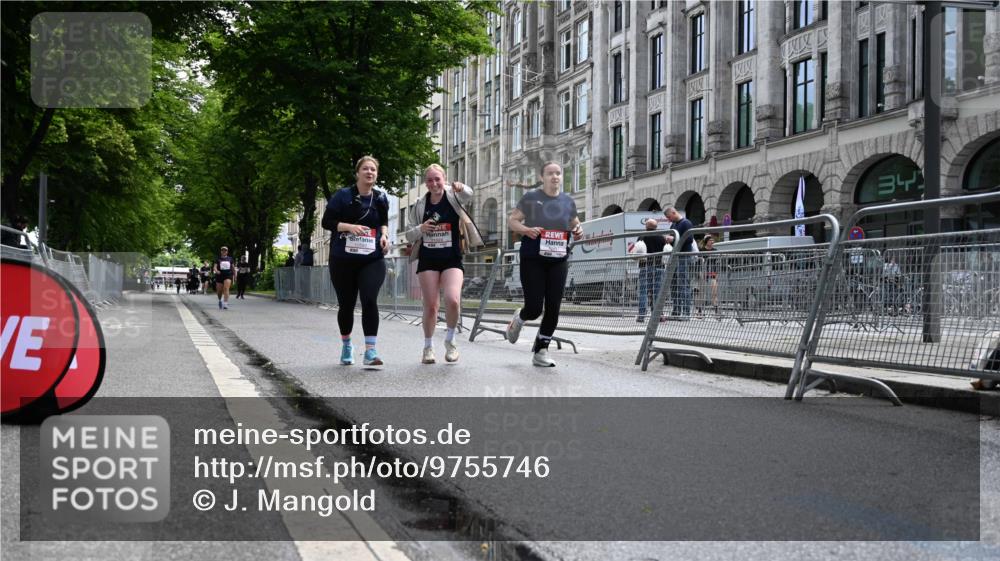 14.06.2026 - REWE Women's Run J. Mangold http://msf.ph/oto/9755746 14.06.2026 10:19:37 Ziel 10517, 10592, 11024 meine-sportfotos.de