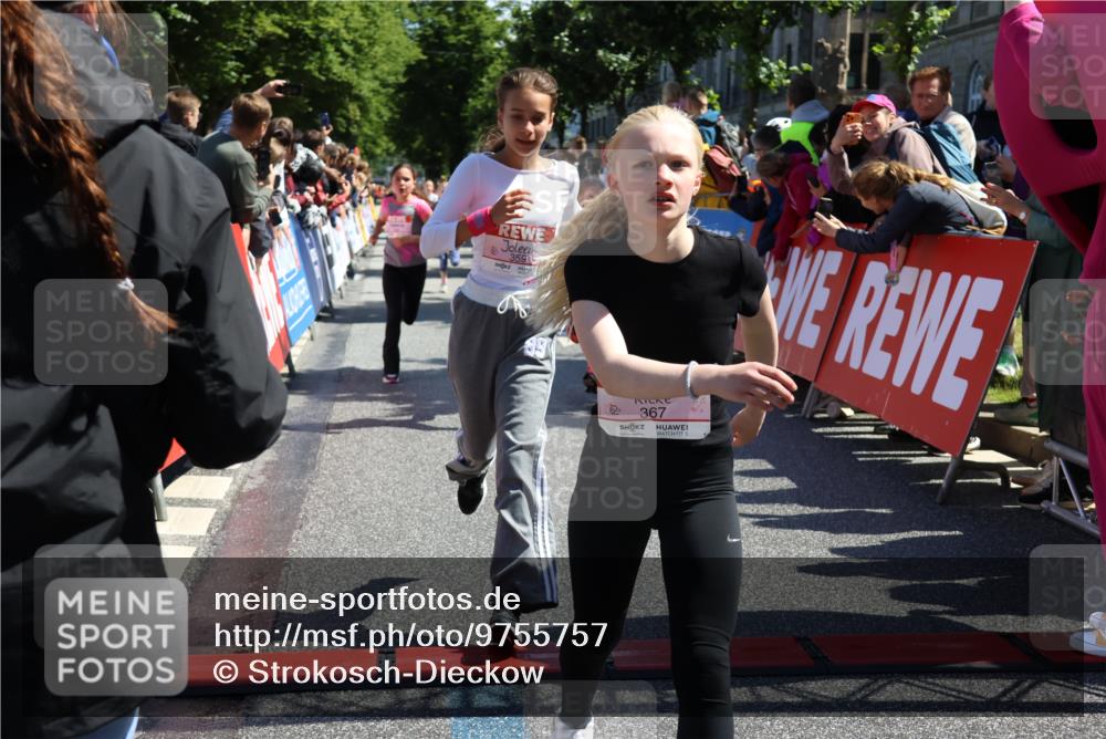 14.06.2026 - REWE Women's Run Strokosch-Dieckow http://msf.ph/oto/9755757 14.06.2026 11:36:57 Ziel 136, 158, 168, 184, 193, 204, 251, 354, 359, 367, 370 meine-sportfotos.de