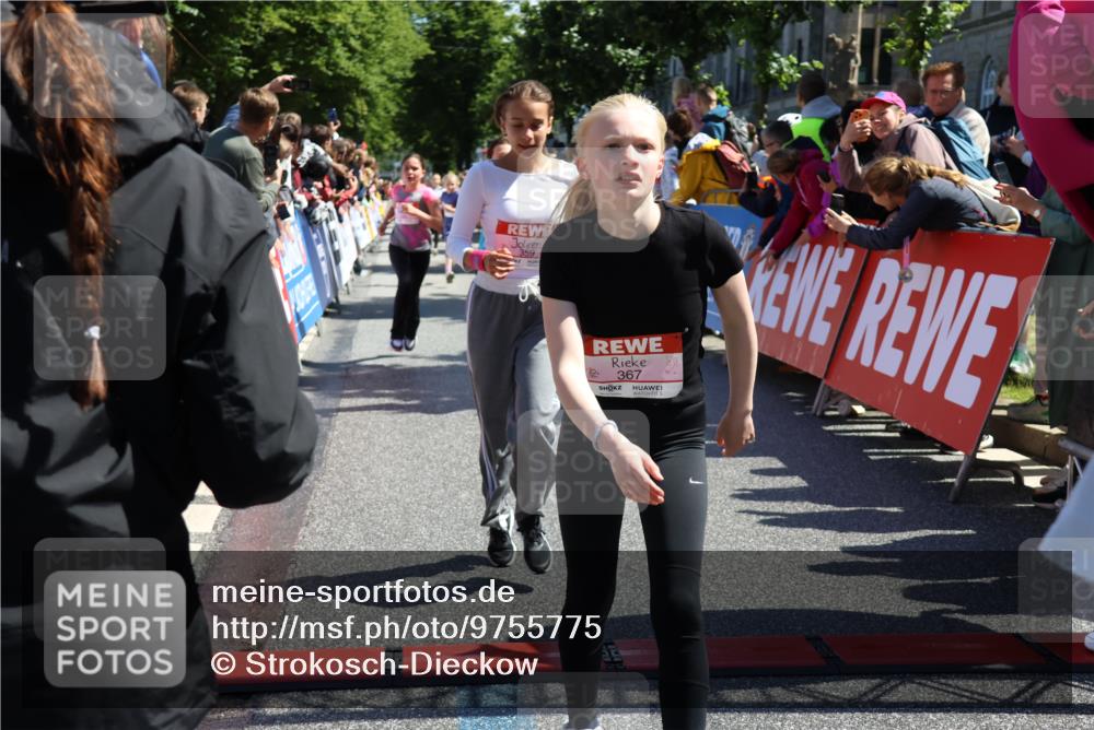 14.06.2026 - REWE Women's Run Strokosch-Dieckow http://msf.ph/oto/9755775 14.06.2026 11:36:57 Ziel 136, 158, 168, 184, 193, 204, 251, 354, 359, 367, 370 meine-sportfotos.de