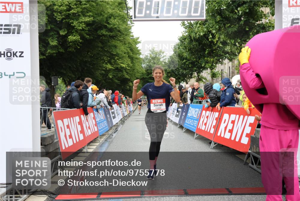 14.06.2026 - REWE Women's Run Strokosch-Dieckow http://msf.ph/oto/9755778 14.06.2026 09:47:08 Ziel 10430, 11492 meine-sportfotos.de