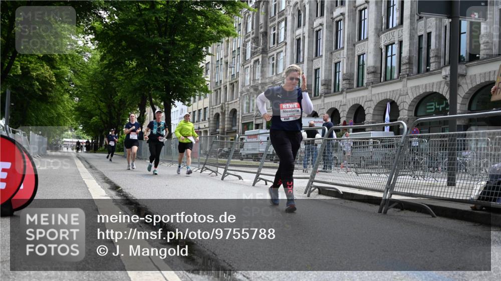 14.06.2026 - REWE Women's Run J. Mangold http://msf.ph/oto/9755788 14.06.2026 10:19:55 Ziel 11028, 11215, 11216, 11424 meine-sportfotos.de