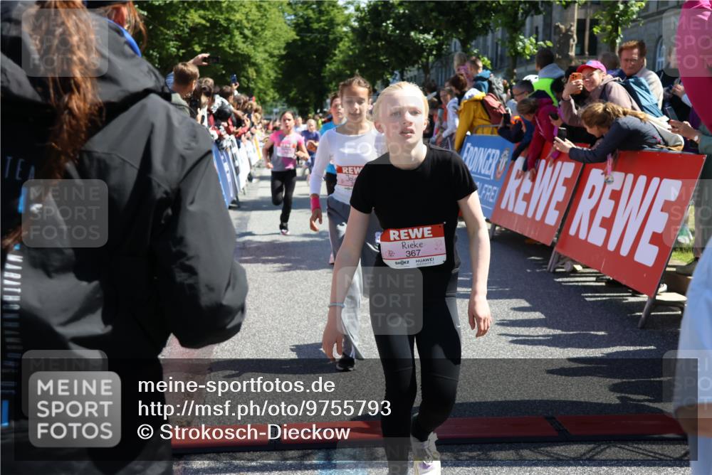 14.06.2026 - REWE Women's Run Strokosch-Dieckow http://msf.ph/oto/9755793 14.06.2026 11:36:57 Ziel 136, 158, 168, 184, 193, 204, 251, 354, 359, 367, 370 meine-sportfotos.de