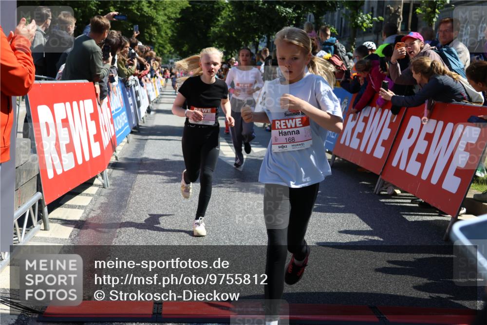 14.06.2026 - REWE Women's Run Strokosch-Dieckow http://msf.ph/oto/9755812 14.06.2026 11:36:56 Ziel 136, 158, 168, 184, 193, 204, 354, 359, 367, 370 meine-sportfotos.de
