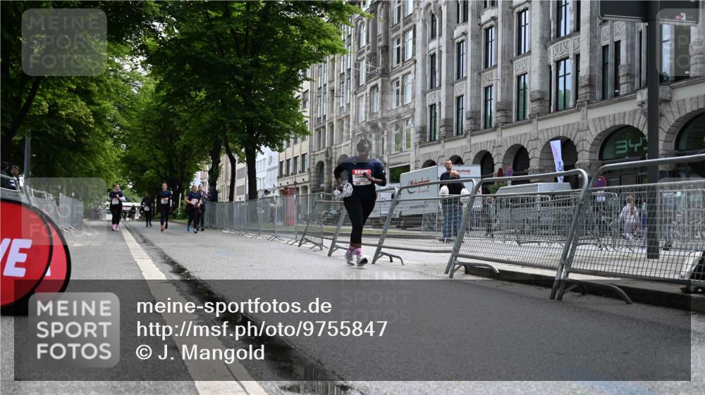 14.06.2026 - REWE Women's Run J. Mangold http://msf.ph/oto/9755847 14.06.2026 10:20:12 Ziel 10084 meine-sportfotos.de