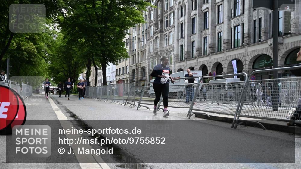 14.06.2026 - REWE Women's Run J. Mangold http://msf.ph/oto/9755852 14.06.2026 10:20:13 Ziel 10084 meine-sportfotos.de