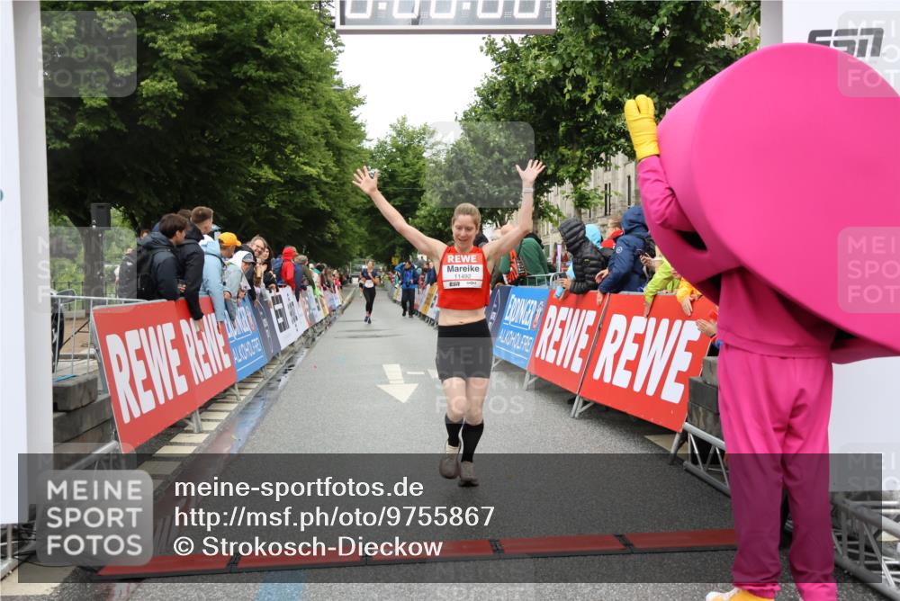 14.06.2026 - REWE Women's Run Strokosch-Dieckow http://msf.ph/oto/9755867 14.06.2026 09:47:01 Ziel 11492 meine-sportfotos.de