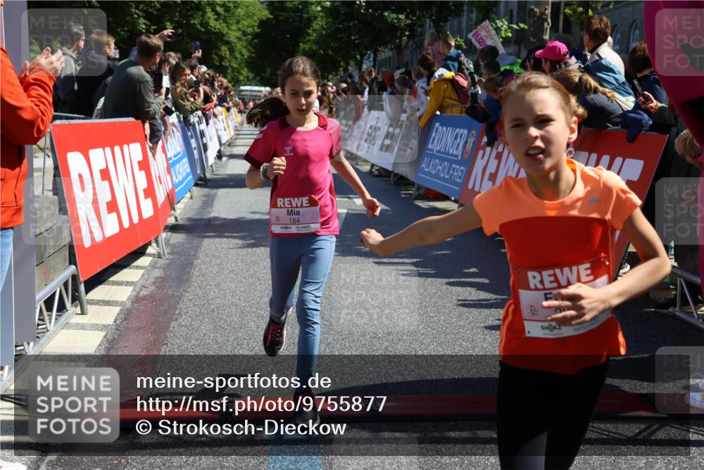 14.06.2026 - REWE Women's Run Strokosch-Dieckow http://msf.ph/oto/9755877 14.06.2026 11:36:52 Ziel 137, 157, 158, 163, 168, 182, 184, 204, 205, 330, 368, 370 meine-sportfotos.de