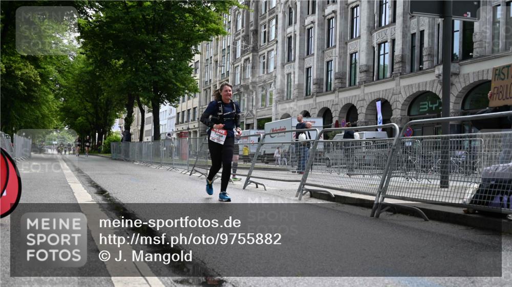 14.06.2026 - REWE Women's Run J. Mangold http://msf.ph/oto/9755882 14.06.2026 10:20:26 Ziel 10485, 10767, 11054 meine-sportfotos.de