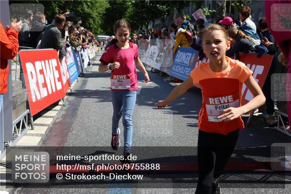 14.06.2026 - REWE Women's Run Strokosch-Dieckow http://msf.ph/oto/9755888 14.06.2026 11:36:52 Ziel 137, 157, 158, 163, 168, 182, 184, 204, 205, 330, 368, 370 meine-sportfotos.de