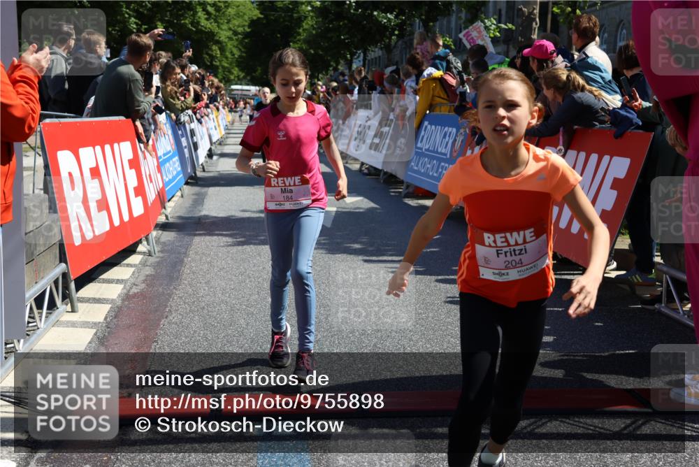 14.06.2026 - REWE Women's Run Strokosch-Dieckow http://msf.ph/oto/9755898 14.06.2026 11:36:52 Ziel 137, 157, 158, 163, 168, 182, 184, 204, 205, 330, 368, 370 meine-sportfotos.de