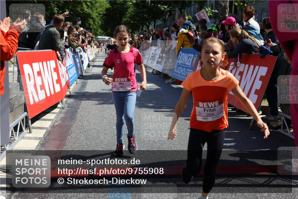14.06.2026 - REWE Women's Run Strokosch-Dieckow http://msf.ph/oto/9755908 14.06.2026 11:36:52 Ziel 137, 157, 158, 163, 168, 182, 184, 204, 205, 330, 368, 370 meine-sportfotos.de