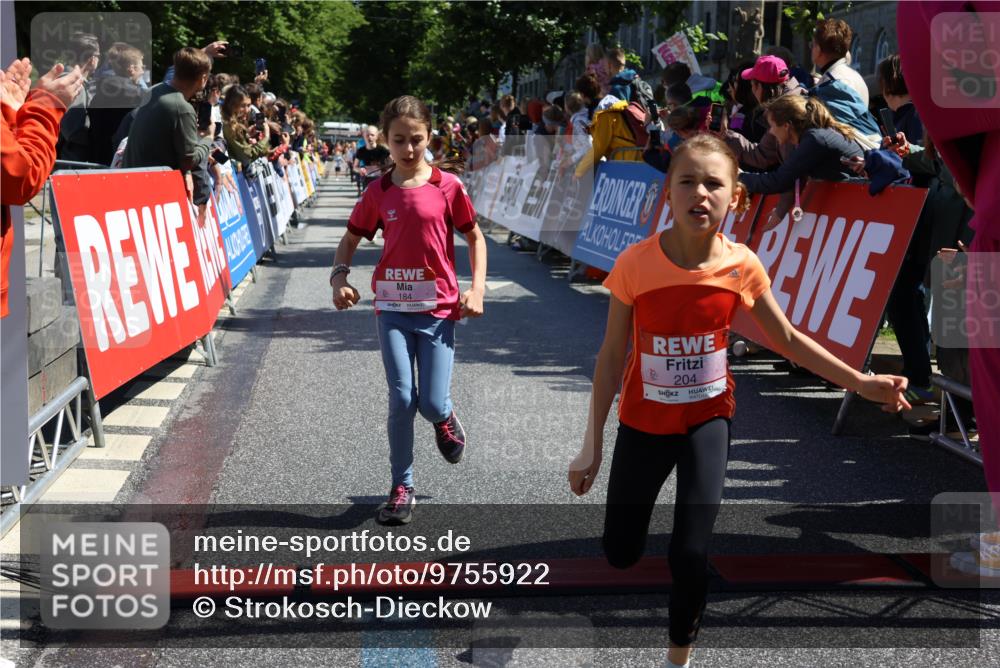 14.06.2026 - REWE Women's Run Strokosch-Dieckow http://msf.ph/oto/9755922 14.06.2026 11:36:52 Ziel 137, 157, 158, 163, 168, 182, 184, 204, 205, 330, 368, 370 meine-sportfotos.de
