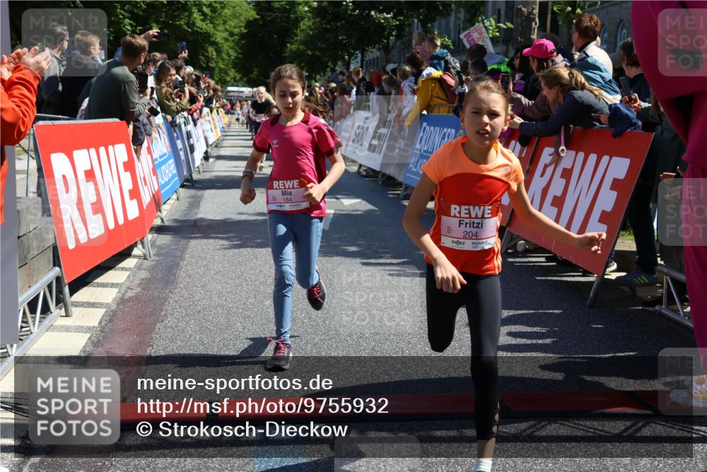 14.06.2026 - REWE Women's Run Strokosch-Dieckow http://msf.ph/oto/9755932 14.06.2026 11:36:52 Ziel 137, 157, 158, 163, 168, 182, 184, 204, 205, 330, 368, 370 meine-sportfotos.de