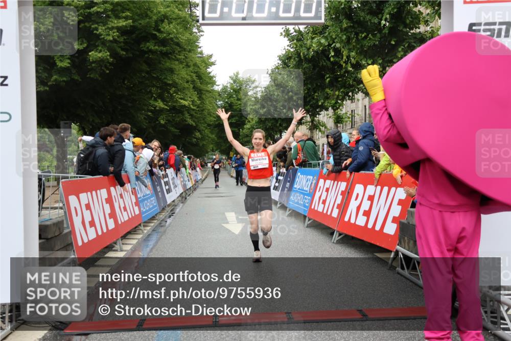 14.06.2026 - REWE Women's Run Strokosch-Dieckow http://msf.ph/oto/9755936 14.06.2026 09:47:01 Ziel 11492 meine-sportfotos.de