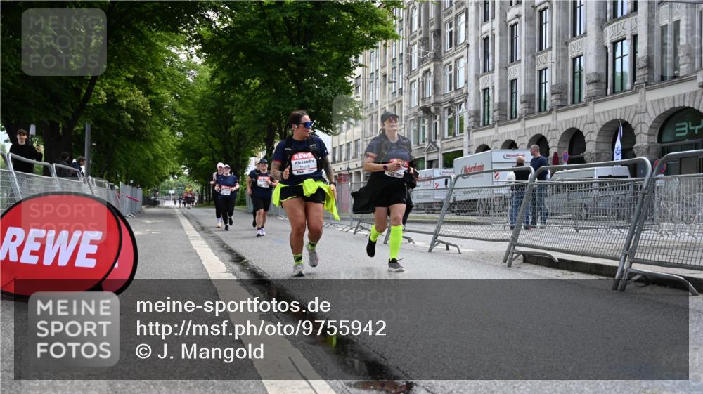 14.06.2026 - REWE Women's Run J. Mangold http://msf.ph/oto/9755942 14.06.2026 10:21:04 Ziel 10520, 10714, 11249, 11256 meine-sportfotos.de