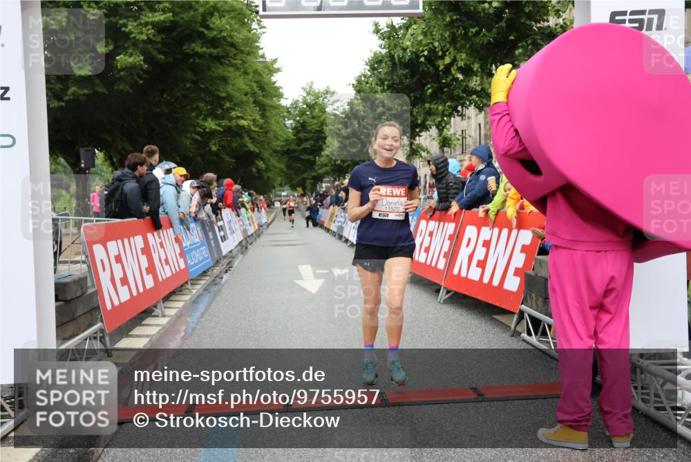 14.06.2026 - REWE Women's Run Strokosch-Dieckow http://msf.ph/oto/9755957 14.06.2026 09:46:52 Ziel 10892, 11520 meine-sportfotos.de