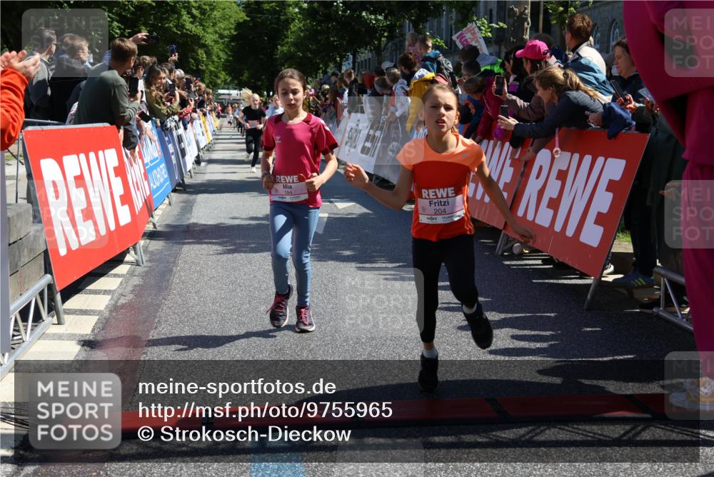 14.06.2026 - REWE Women's Run Strokosch-Dieckow http://msf.ph/oto/9755965 14.06.2026 11:36:52 Ziel 137, 157, 158, 163, 168, 182, 184, 204, 205, 330, 368, 370 meine-sportfotos.de