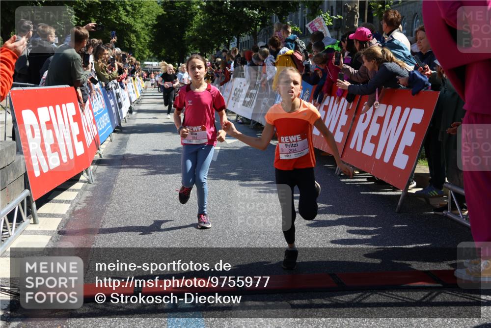 14.06.2026 - REWE Women's Run Strokosch-Dieckow http://msf.ph/oto/9755977 14.06.2026 11:36:51 Ziel 137, 157, 158, 163, 182, 184, 204, 205, 211, 301, 330, 368, 370 meine-sportfotos.de