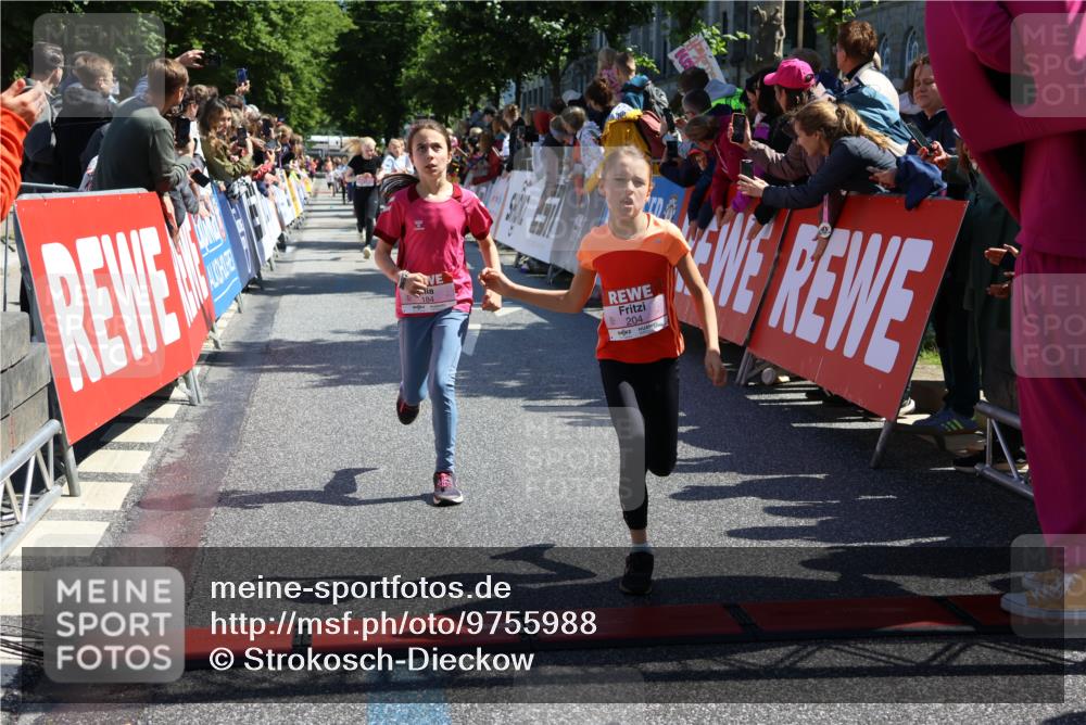 14.06.2026 - REWE Women's Run Strokosch-Dieckow http://msf.ph/oto/9755988 14.06.2026 11:36:51 Ziel 137, 157, 158, 163, 182, 184, 204, 205, 211, 301, 330, 368, 370 meine-sportfotos.de