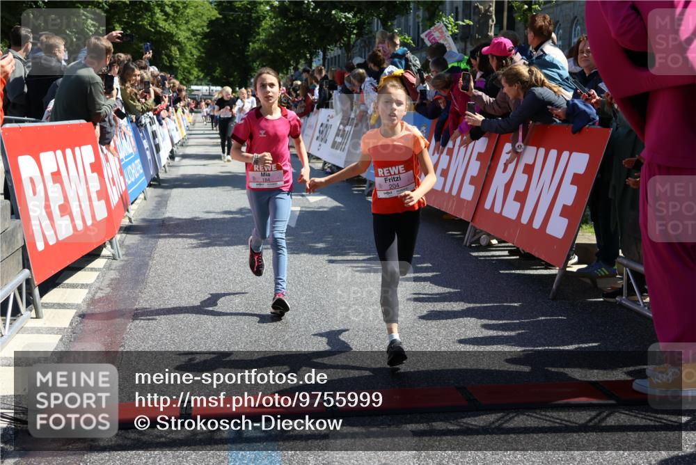 14.06.2026 - REWE Women's Run Strokosch-Dieckow http://msf.ph/oto/9755999 14.06.2026 11:36:51 Ziel 137, 157, 158, 163, 182, 184, 204, 205, 211, 301, 330, 368, 370 meine-sportfotos.de
