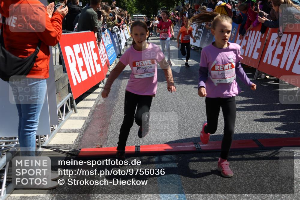 14.06.2026 - REWE Women's Run Strokosch-Dieckow http://msf.ph/oto/9756036 14.06.2026 11:36:50 Ziel 137, 157, 158, 163, 182, 184, 204, 205, 211, 301, 309, 330, 368, 370 meine-sportfotos.de