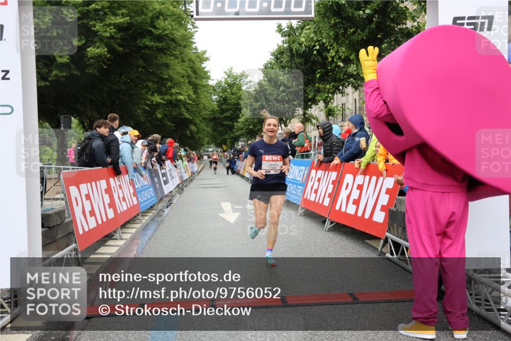 14.06.2026 - REWE Women's Run Strokosch-Dieckow http://msf.ph/oto/9756052 14.06.2026 09:46:52 Ziel 10892, 11520 meine-sportfotos.de